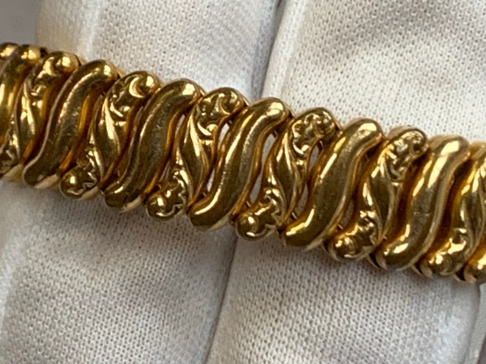 Vtg American Queen Sweetheart Bracelet 5-8.5″ Stretch Band Pitman & Keeler