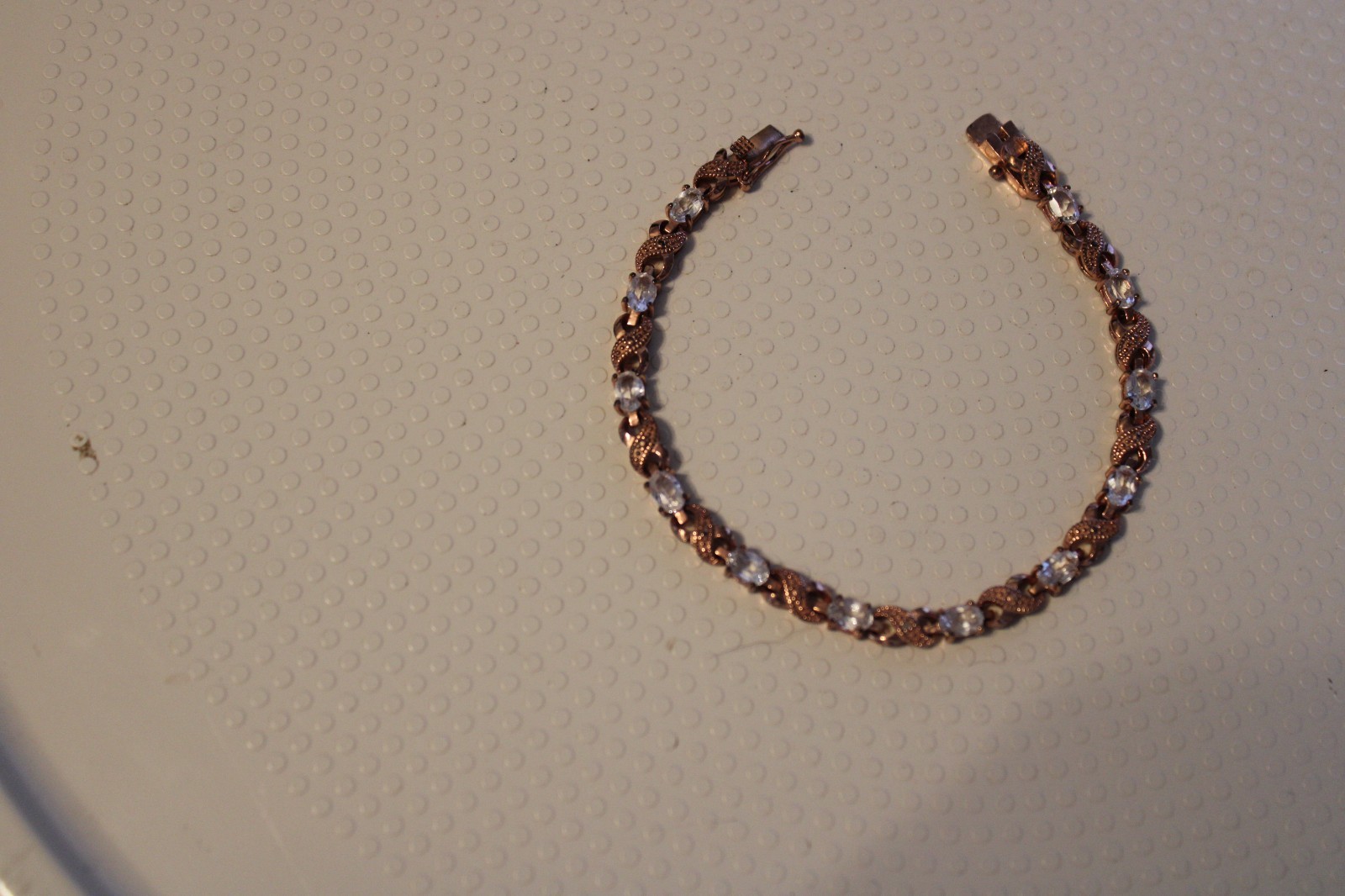 Vintage Women’s Copper Tone Bracelet with Rhinestones 8″ Diameter, Locking Clasp