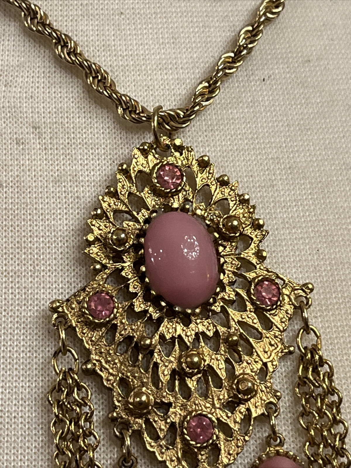 Vintage Pink Gripoix Glass Cabochon Dangle Drop Ornate Pendant Necklace Gold