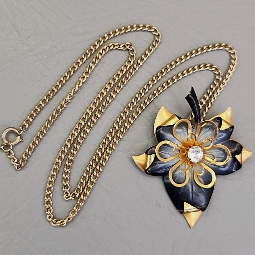 Vintage Leaf Necklace Layered Enamel Rhinestone Gold Tone 23.5″