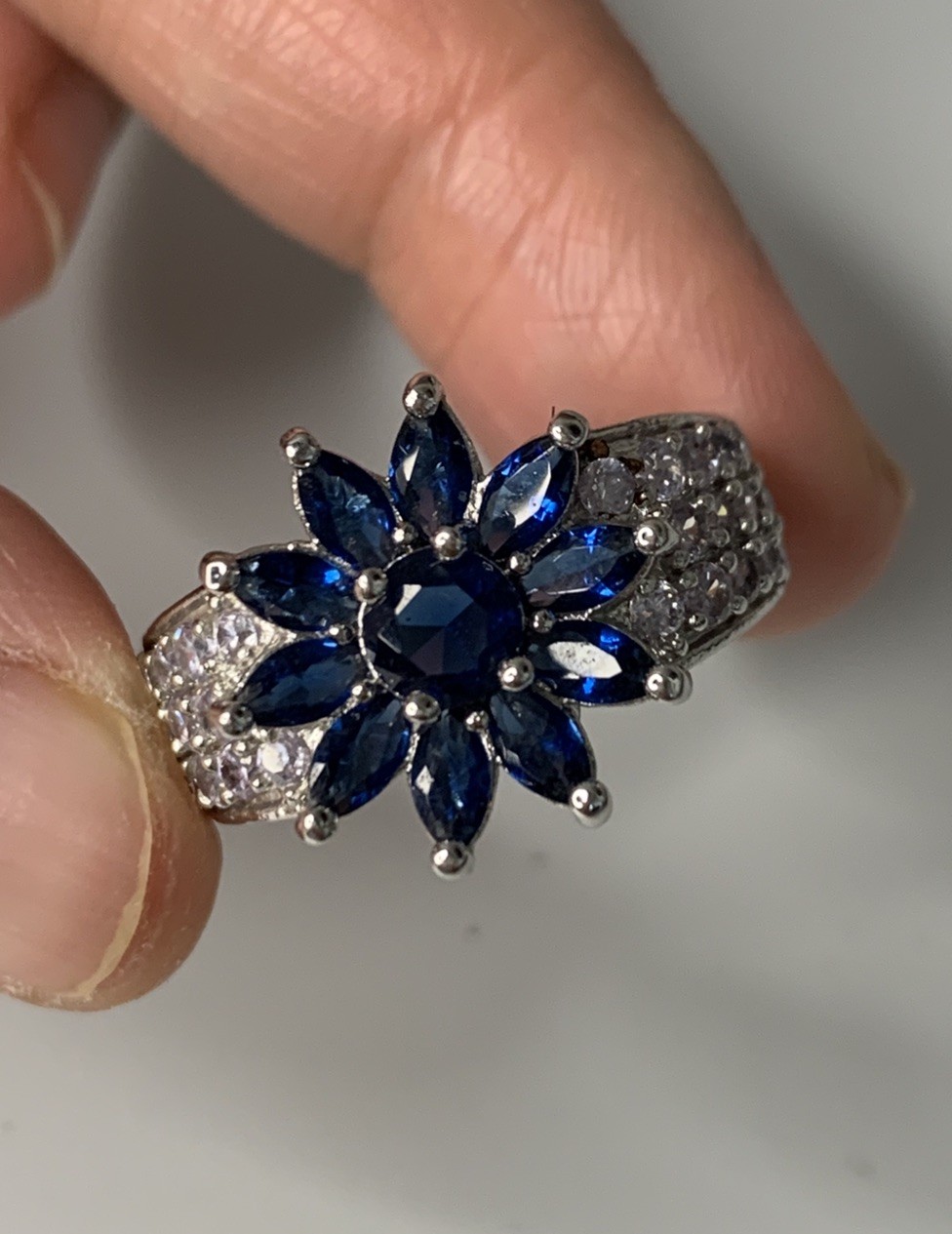 RARE Vintage Royal blue crystal silver flower brooch and ring set ring size 8
