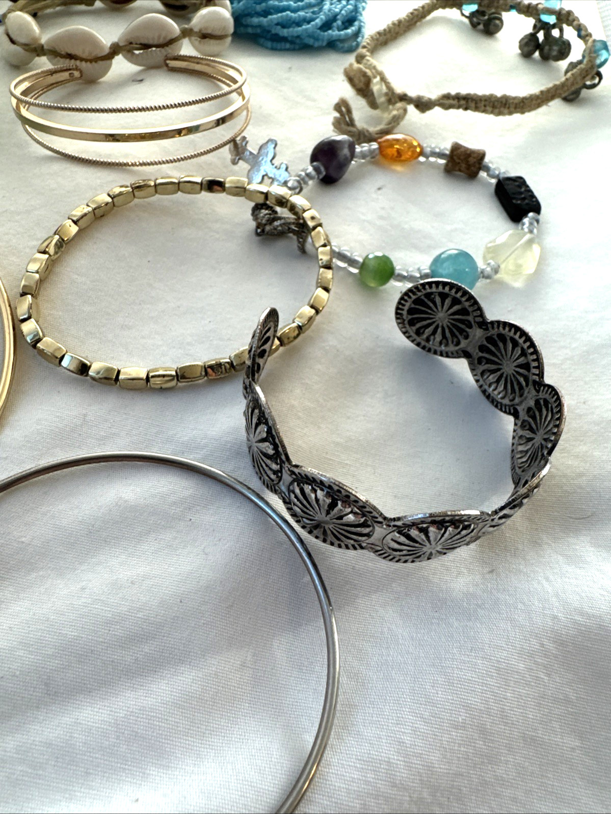 Fun Acrylic hemp texture Bracelets 90s Hippie Jewelry Lot! Gold tone bangles