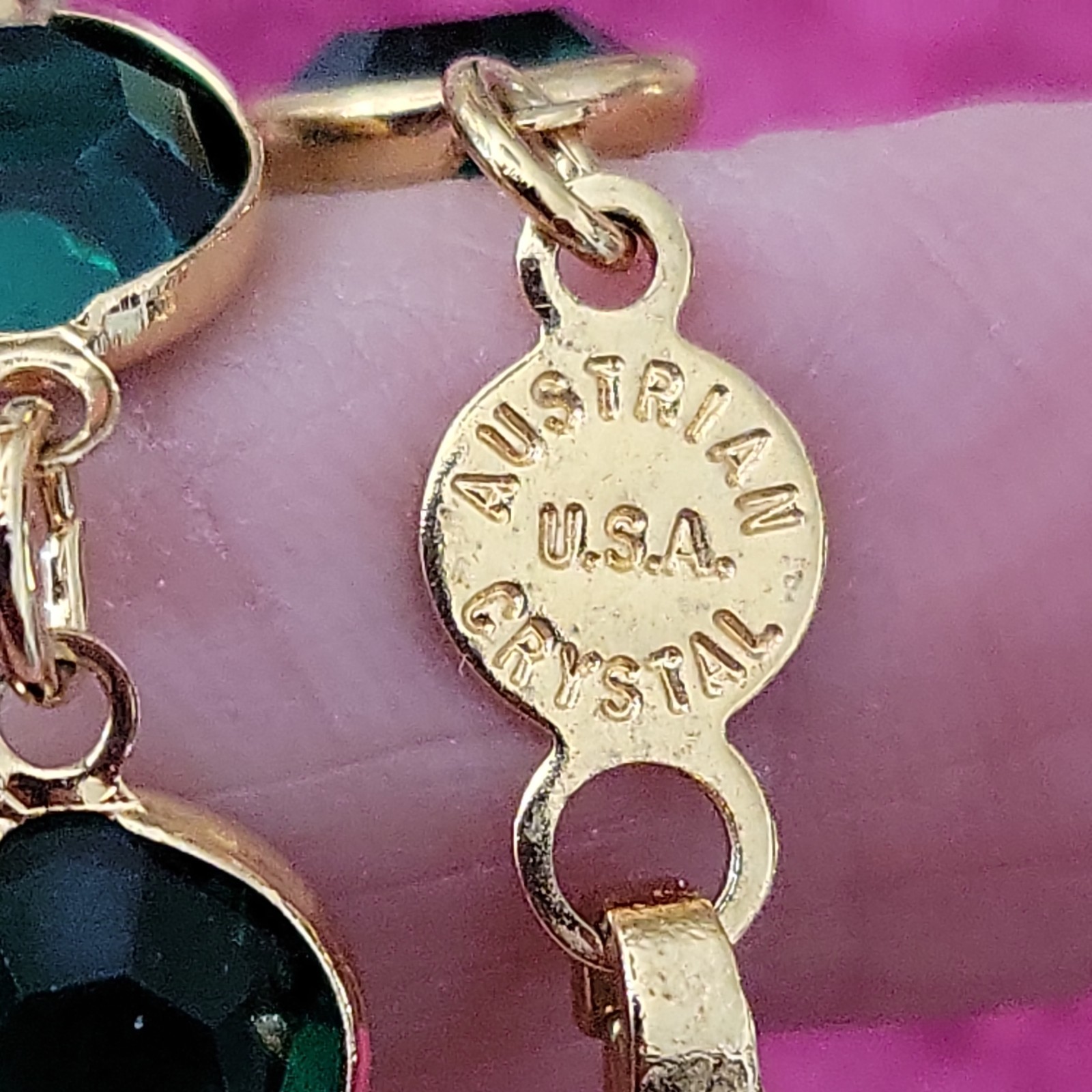 STUNNING, VINTAGE AUSTRIAN USA GREEN CRYSTAL NECKLACE
