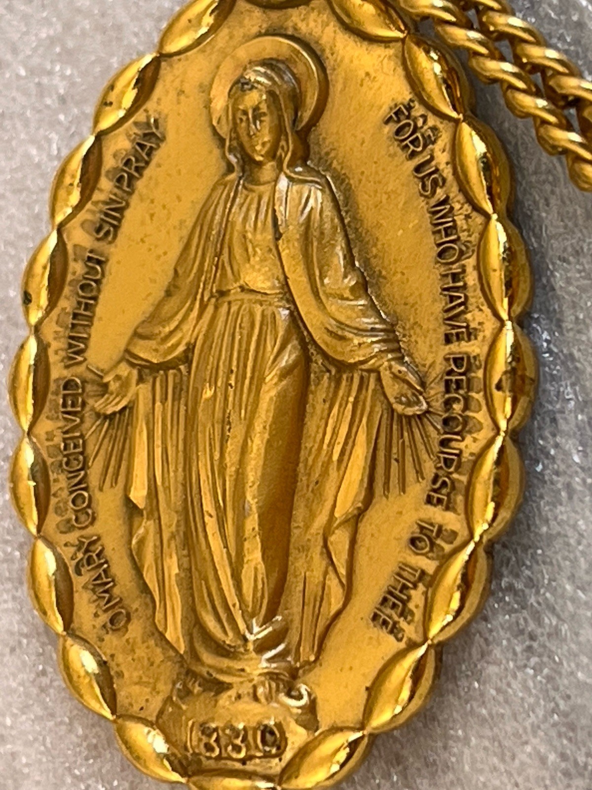 VTG Creed USA 12 K Gold Filled Mother Virgin Mary Medal Pendant Necklace