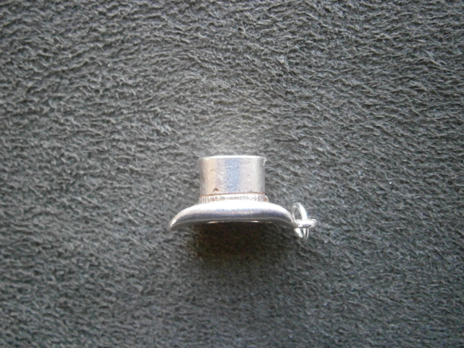Top Hat Vintage Sterling Silver Bracelet Charm Pendant 2.1g