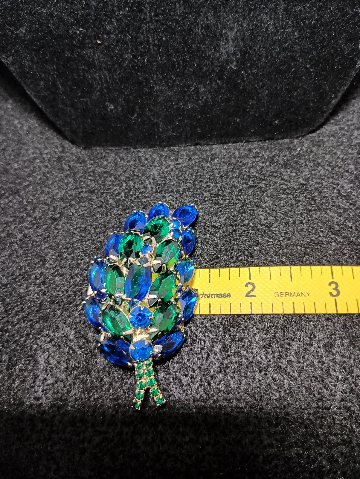 Vintage Emerald Green and Blue Leaf Style Brooch Silver Tone