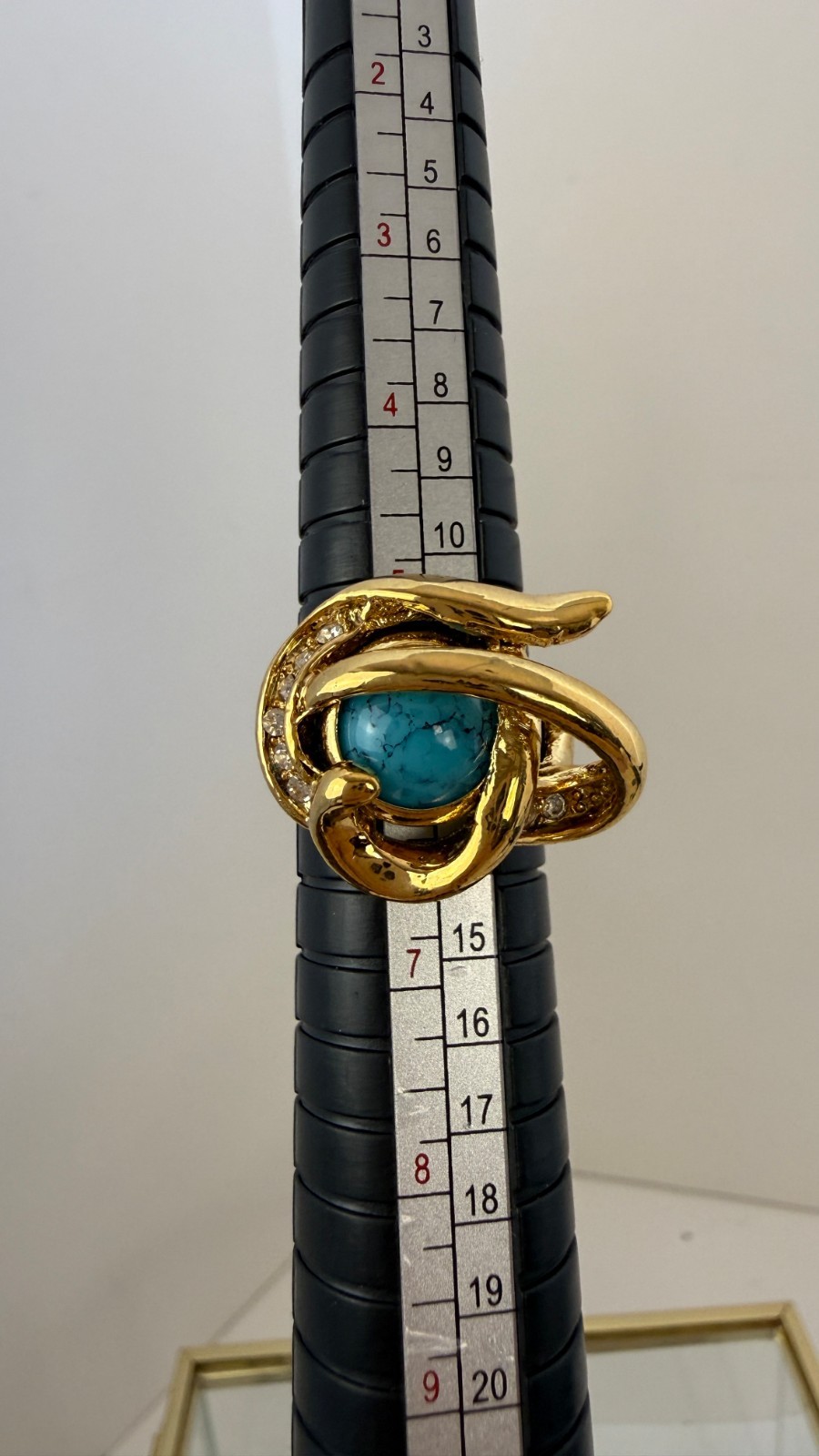Vintage Gold Tone Faux Turquoise Swirl Statement Ring | Size 6 Rhinestone