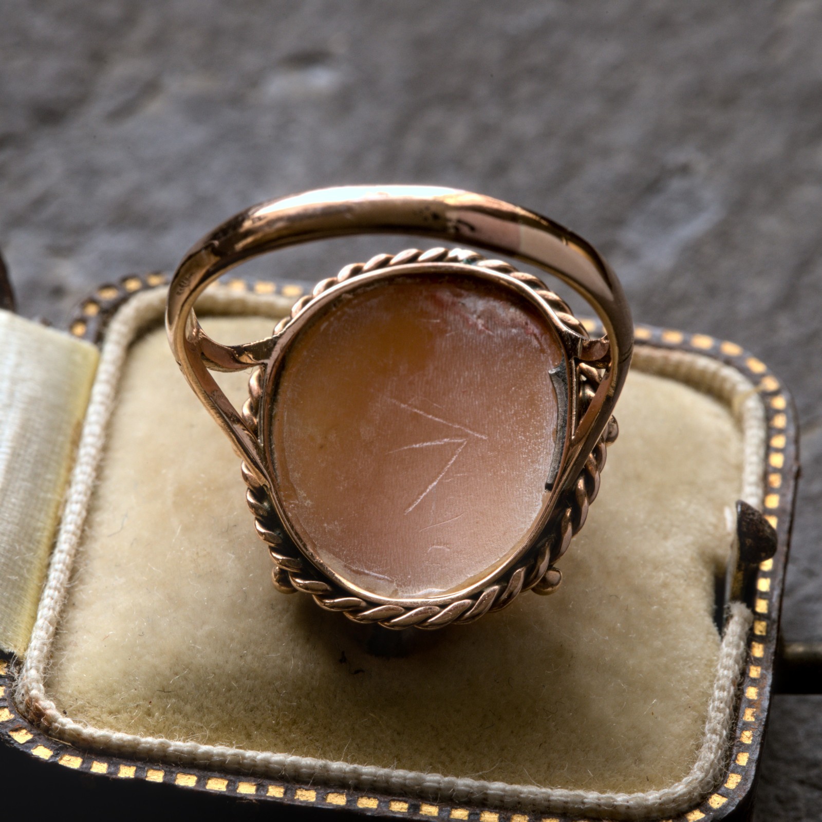 ANTIQUE ITALIAN 9K GOLD NATURAL SHELL CAMEO RING HIGH RELIEF MEDUSA c1880