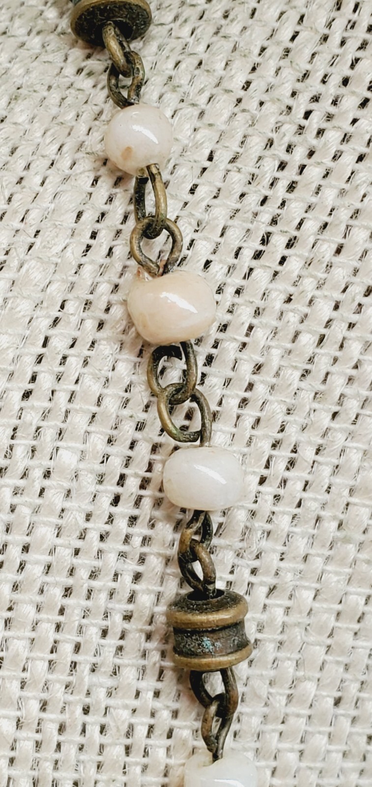 2″ White abalone pendant on brass tone metal and white Bead ed 18″ Necklace te02