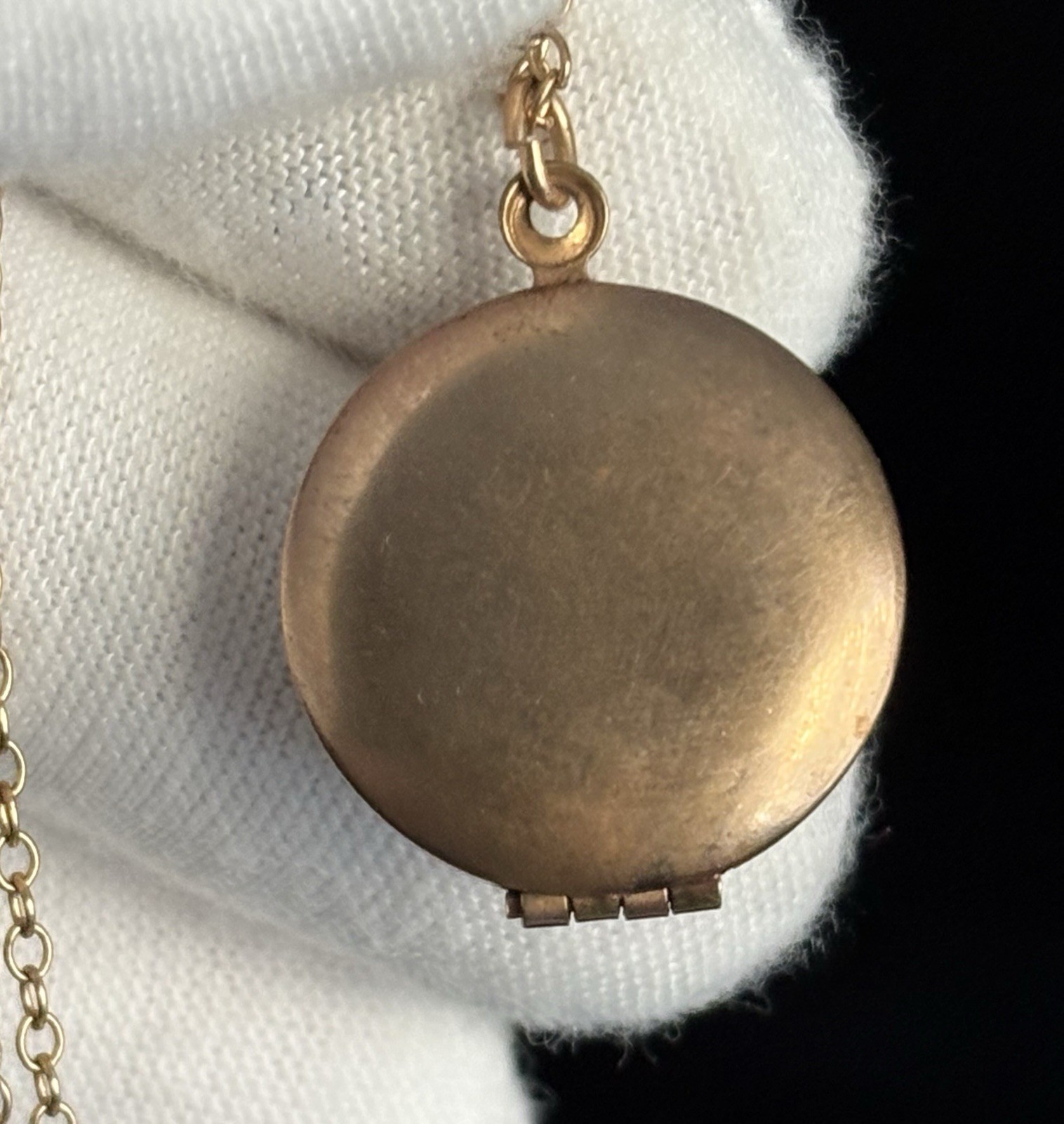 GOLD FILLED FRENCH ENAMEL ROUND LOCKET ROSE 18” NECKLACE 6.10 GRAMS VINTAGE