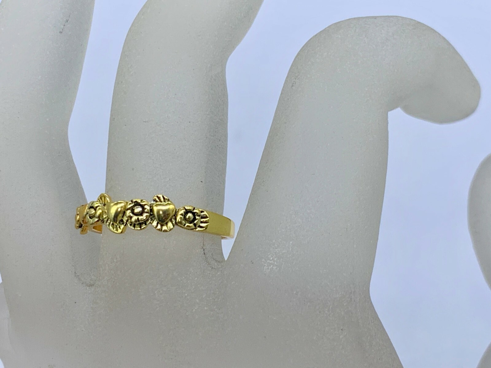 VINTAGE STERLING SILVER GOLD PLATED HEARTS FLOWERS BAND ELEGANT RING SIZE 8