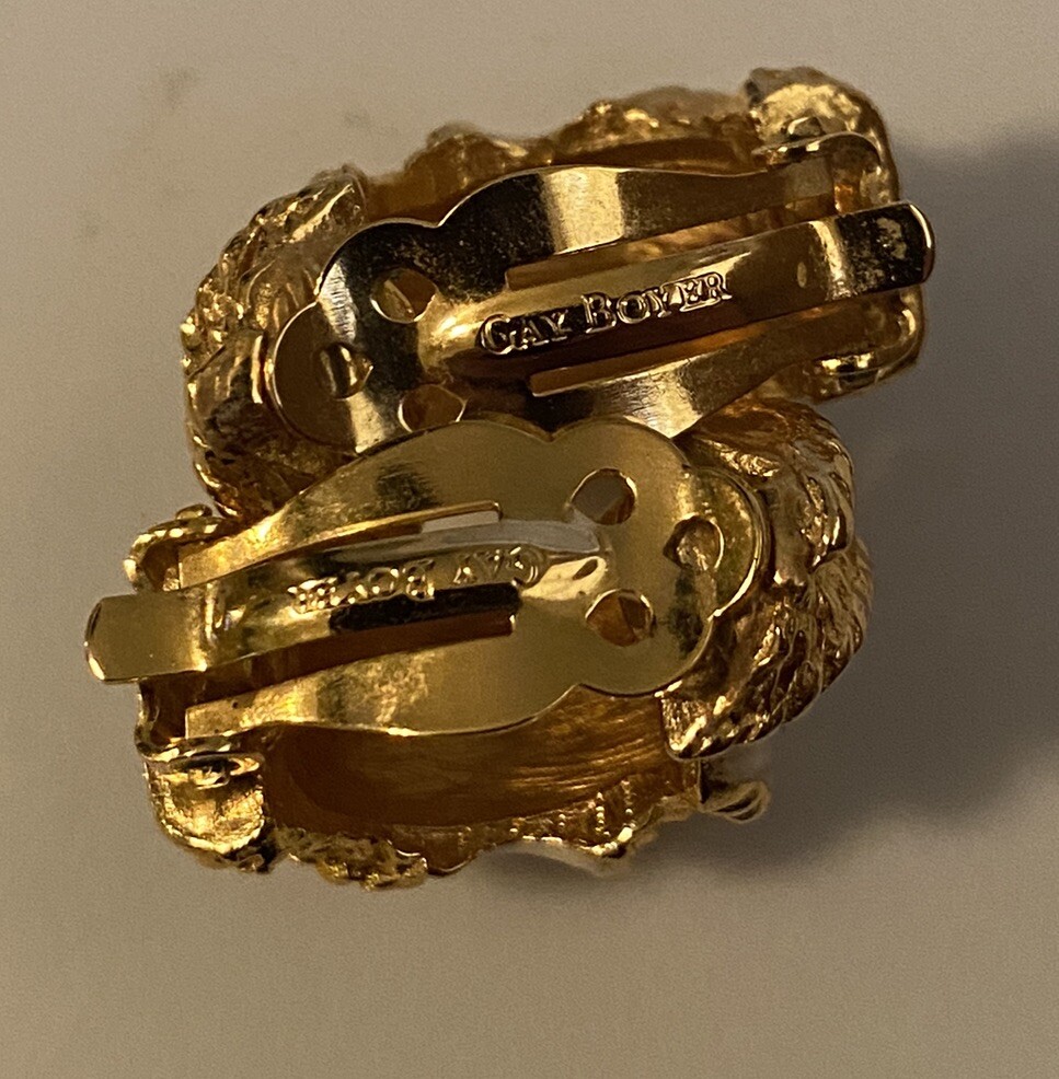 Vtg GAY BOYER Signed White Enamel Gold Tone Rope Design Retro Chic NY Earrings