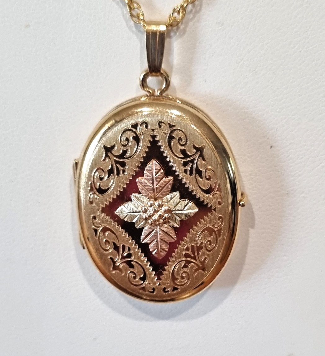 Vintage 14k Gold Fill Locket Black Hills 10k 12k Gold 4 Photo USA made See video