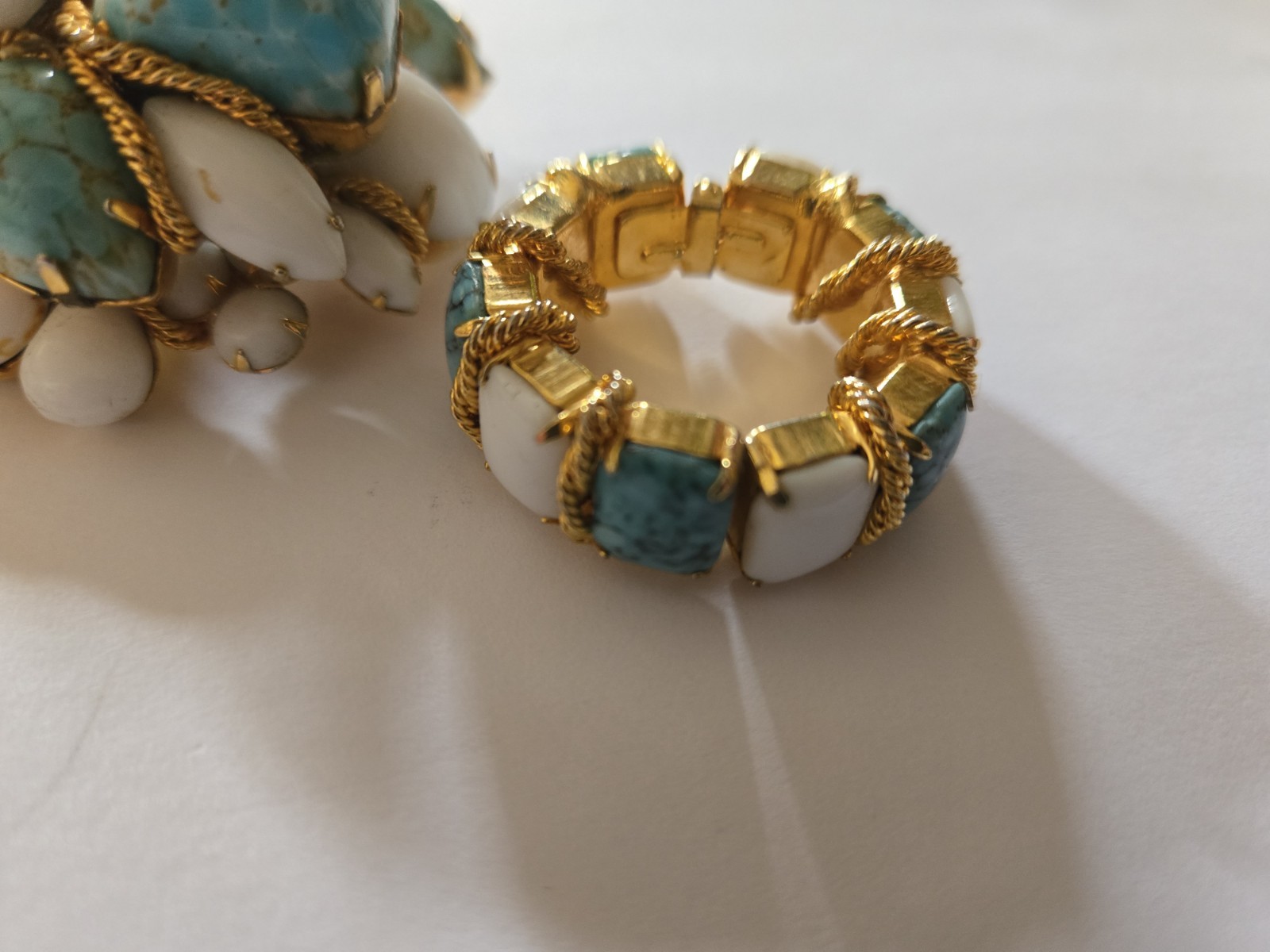 Vintage Vogue Jlry Brooch Pin & Earrings Set Domed Chain Gold Tone Accents