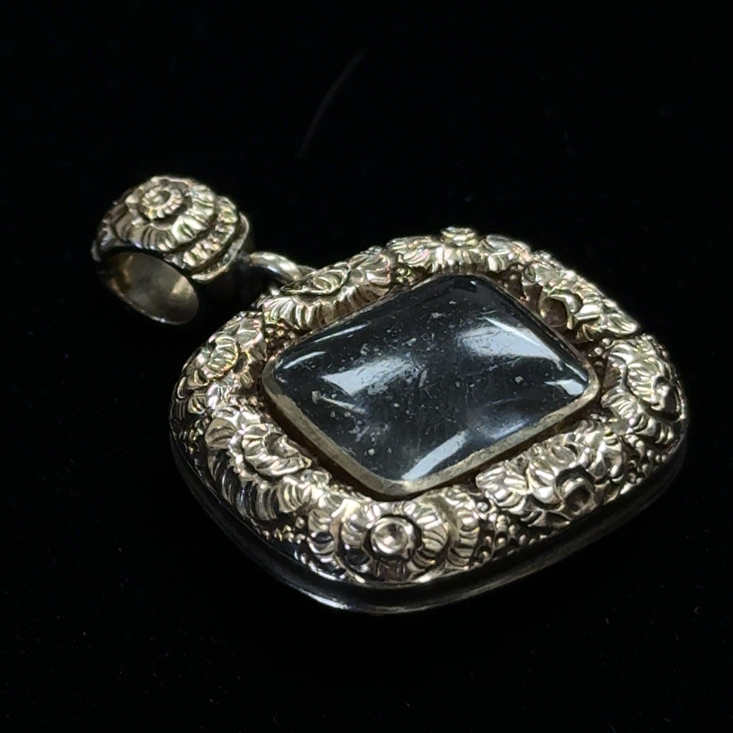 Victorian 8k-12k Gold Dbl. Sided Looking Glass/Mourning Locket Gold Filled Bail