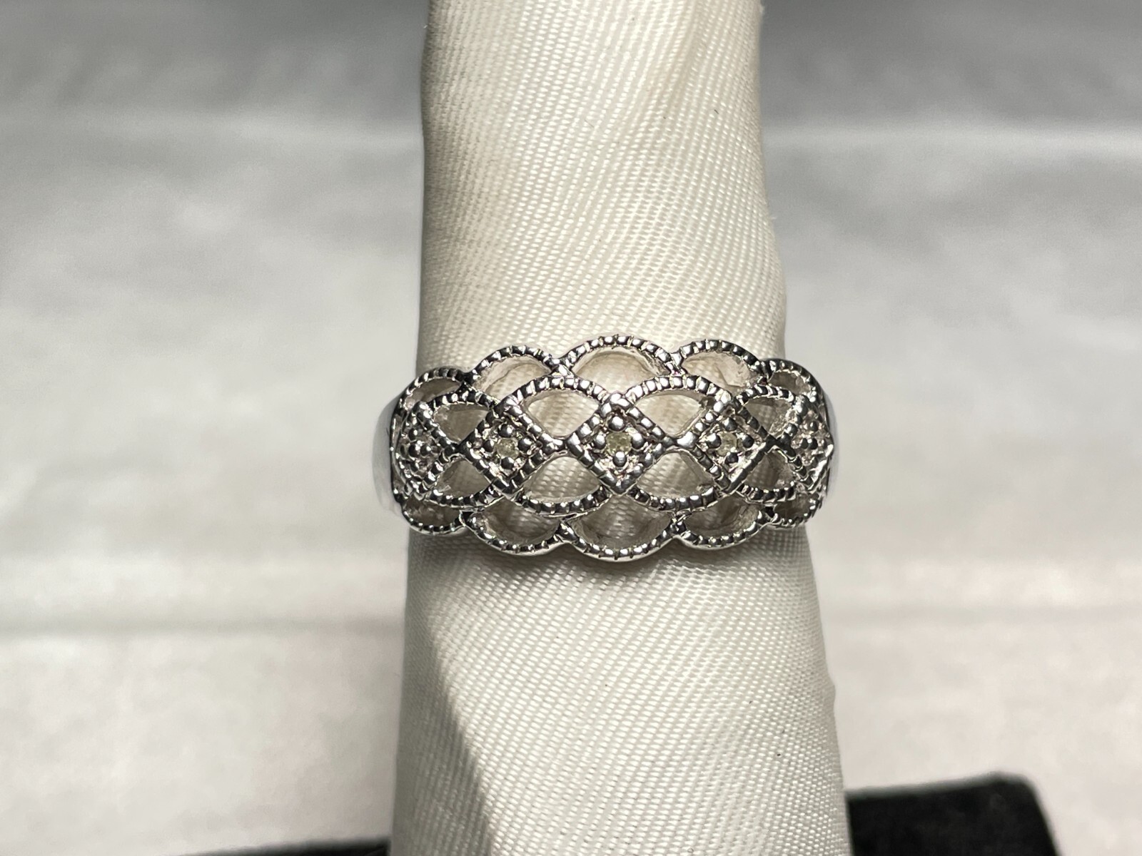 Vintage Sterling Silver 925 Ring filagree Design 3 Dimond Chips Size 8.75) 3.4G.