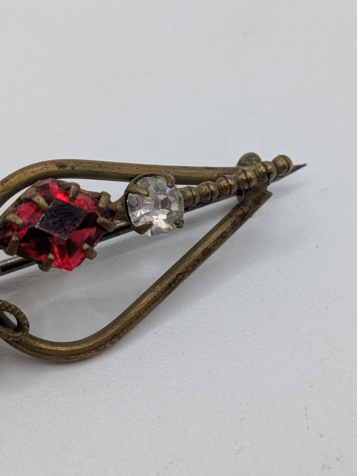 Antique Vintacge Art Deco GOLD RED Clear Rhinestone SMALL Bar BROOCH PIN C Clasp