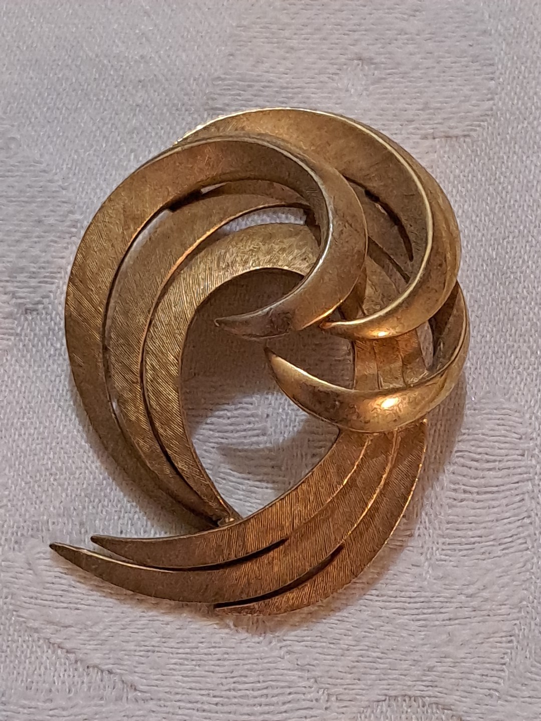 Vintage Crown TRIFARI Two Tone Finish Gold Tone Swirl Brooch