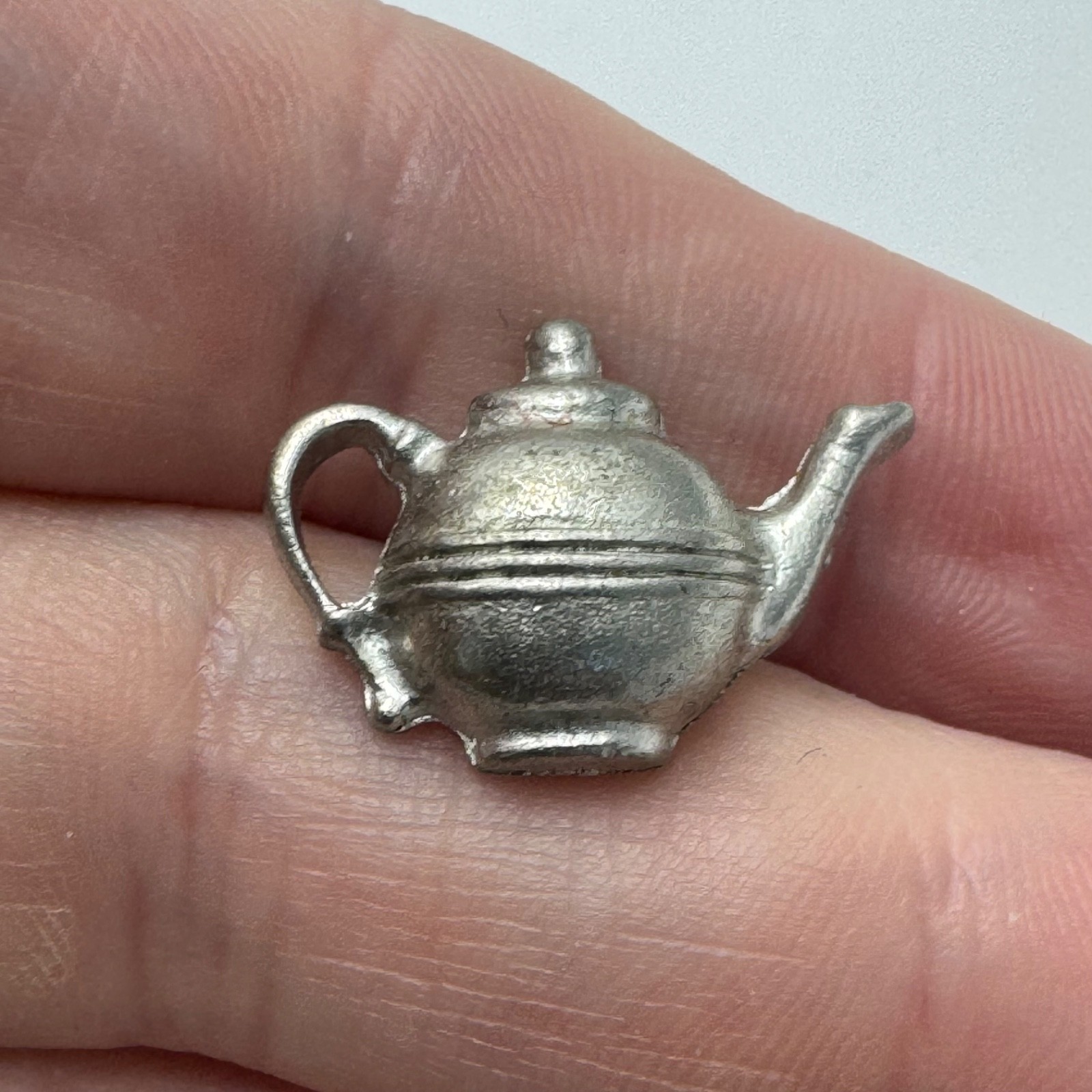 Teapot Lapel Pin Silver Tone Tea Party Collectible Kitchen 90s Souvenir Vintage