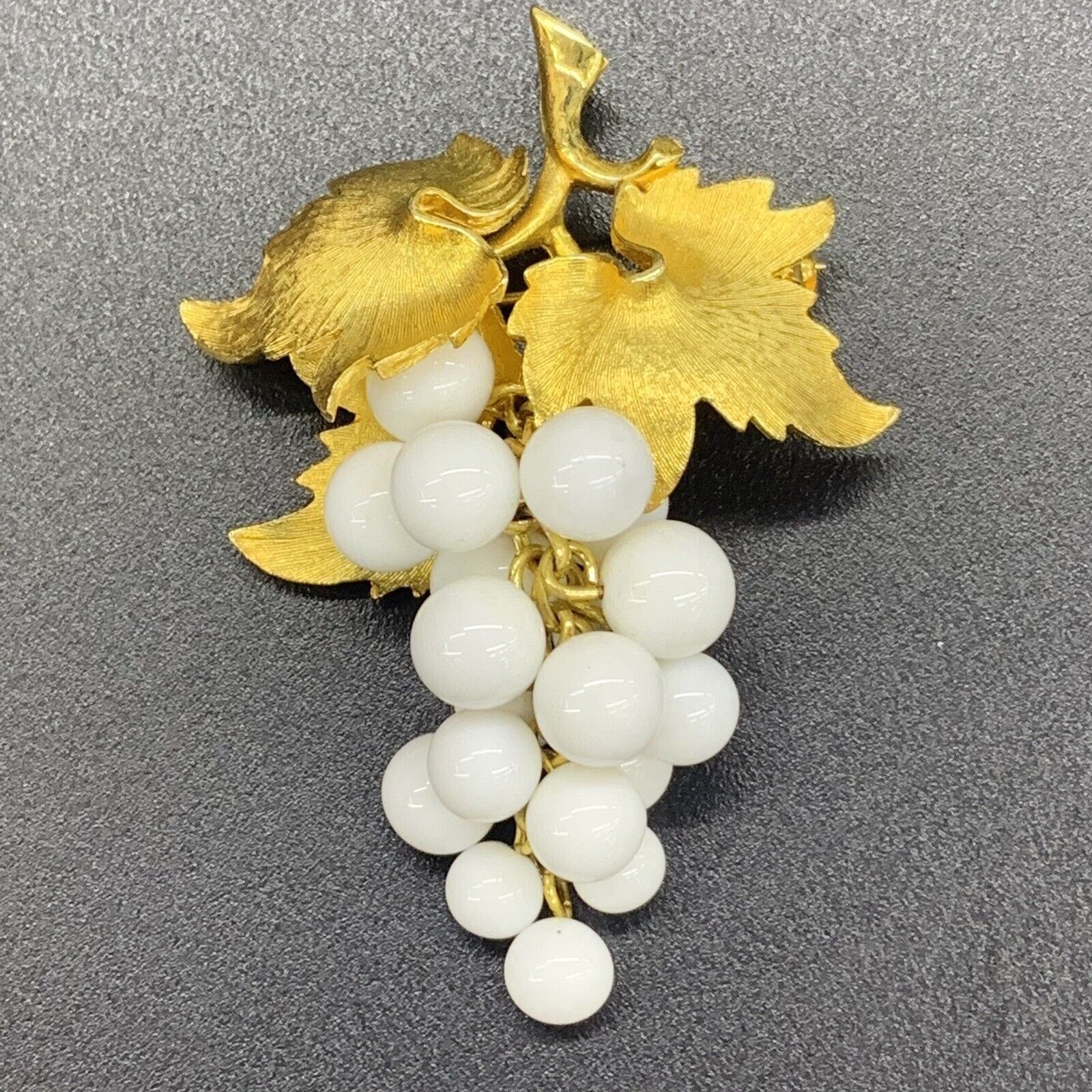Vintage Brooch Grapes Dangling Drop Gold Tone White Beaded Estate 2” Grape