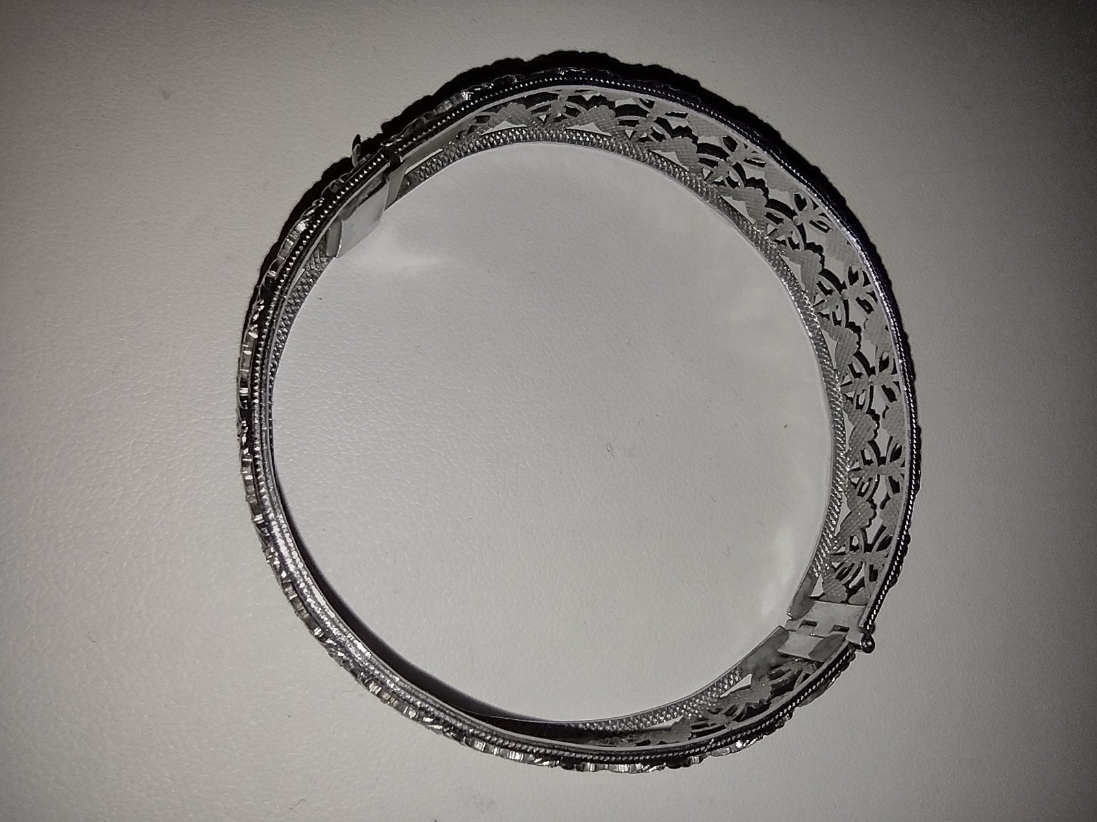 Vintage Silver Tone Hinged Open Work Light Weight Bangle Bracelet 7.25″