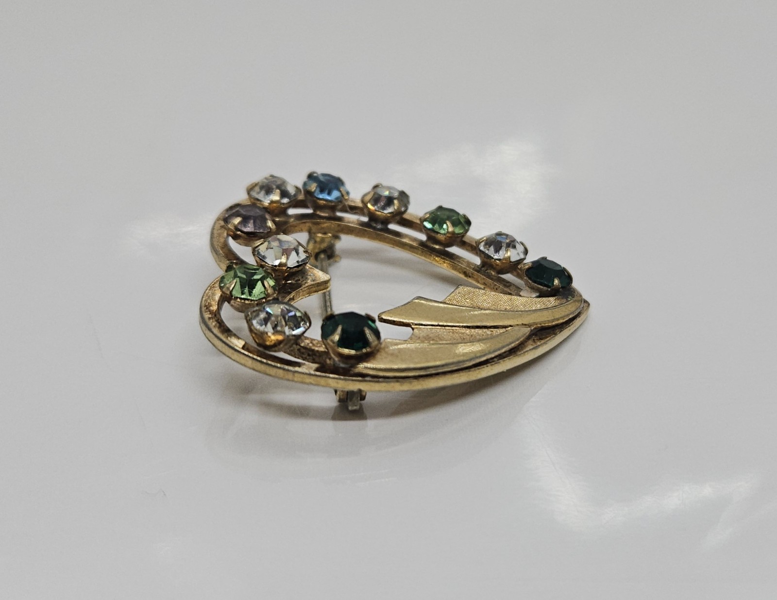 Vintage 1/20 12K GF Gold Filled Heart Pin Rhinestones 1 1/4″