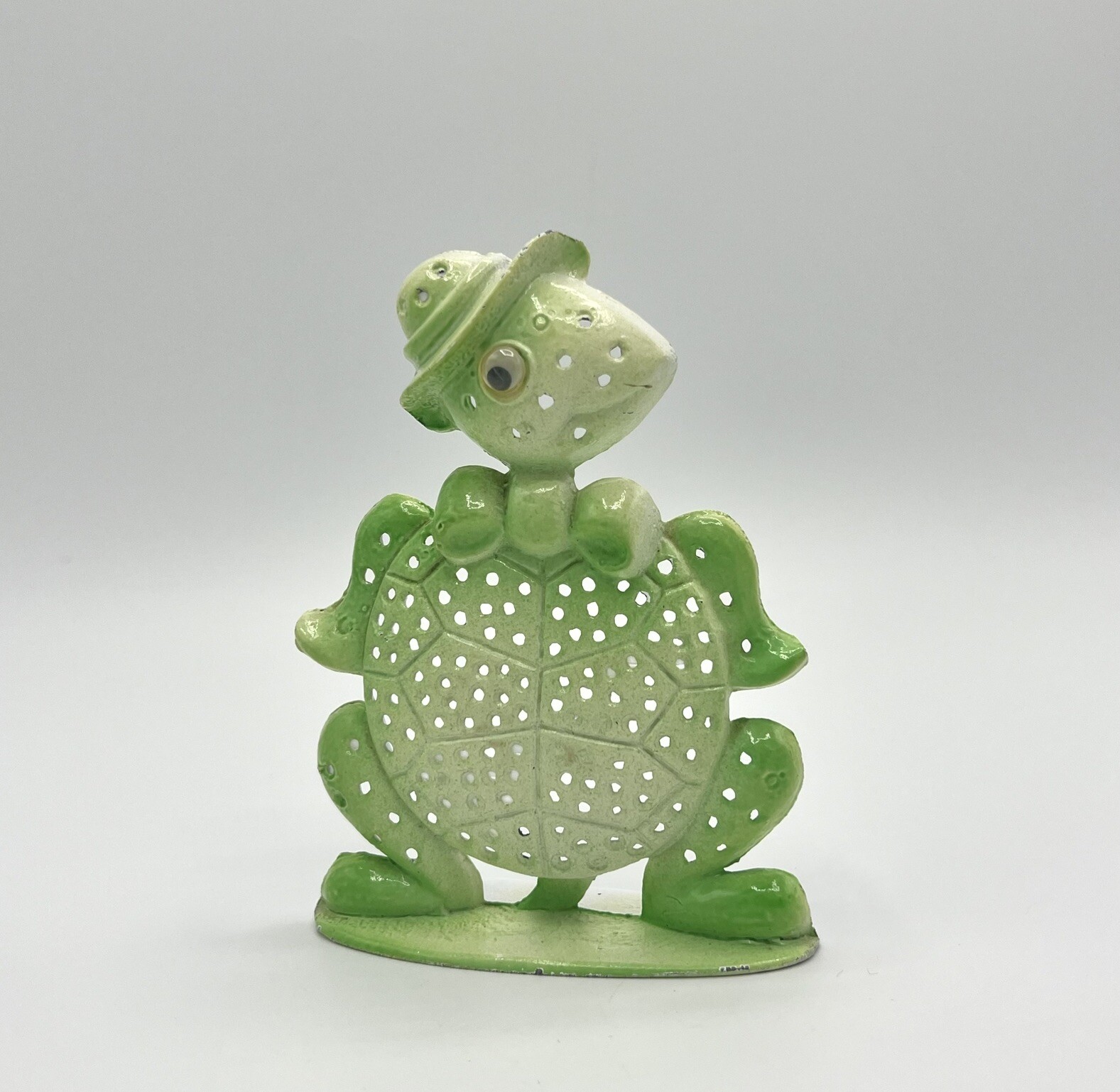Vintage Revere Mfg. Green 4.5” Turtle Earring Holder Display USA Googly Eye