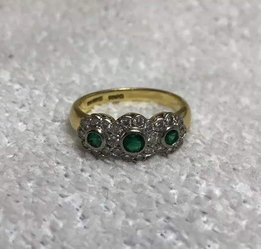 18K Lady’s Gemstone Fashion Ring Featuring 3Round Brilliant Cut Emerald Gemstone