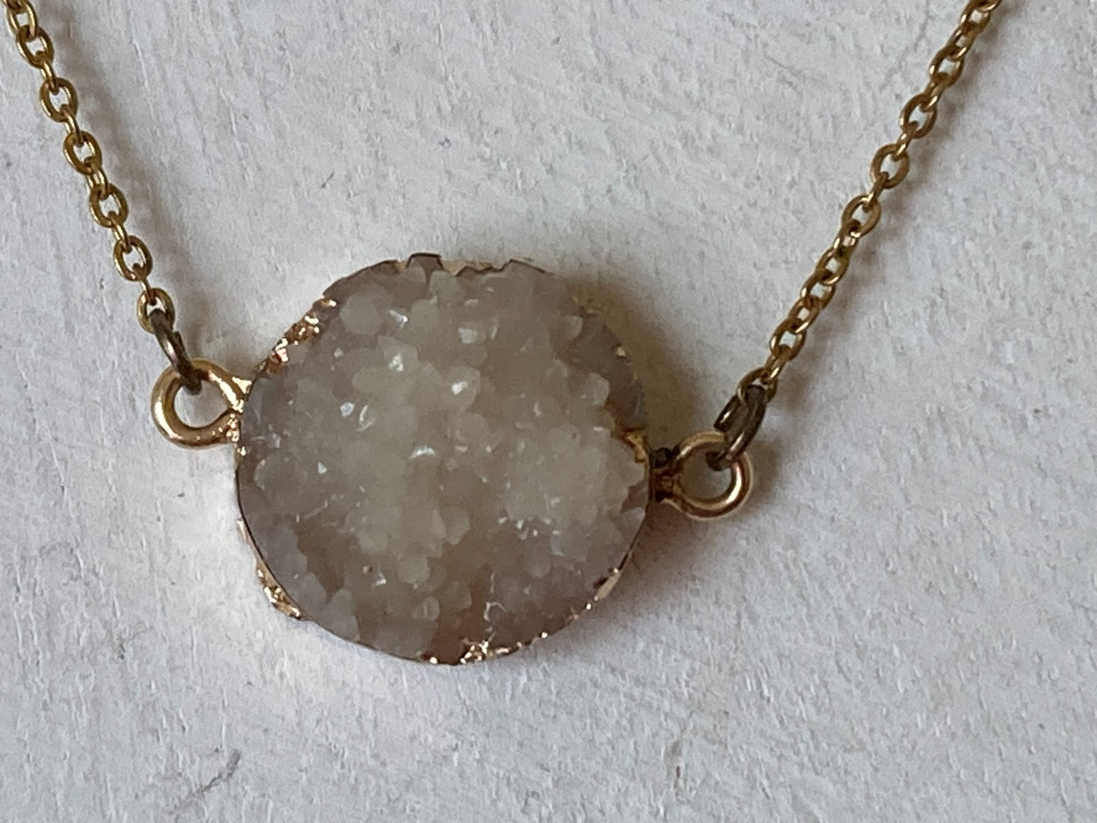 Vintage White/Brown Druzy Pendant Gold Tone Necklace – 17″