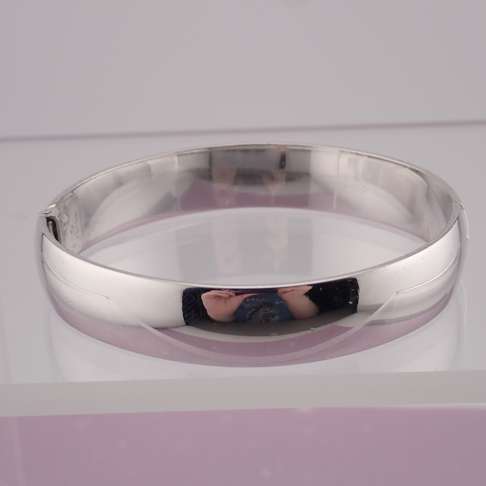 Vintage Shiny Monet Silver Tone 6 1/2″ Hinged Tension 10mm Bangle Bracelet