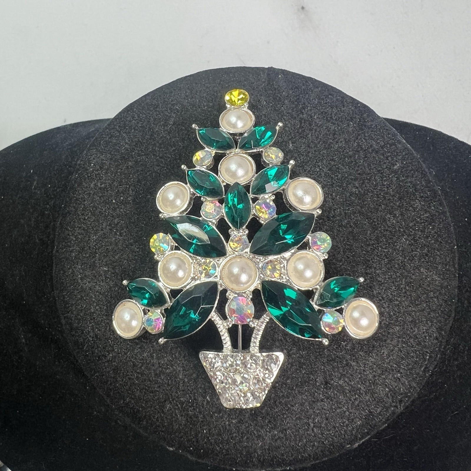 AVON 2011 Collectable Green and AB Rhinestone Faux Pearl Christmas Tree Brooch