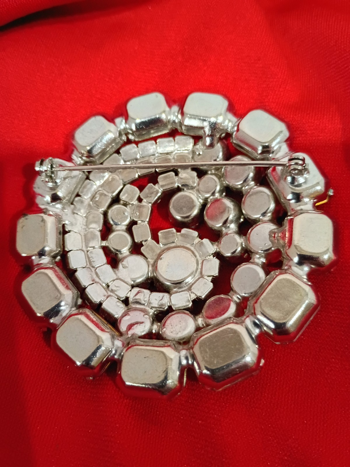 Vintage Unsigned Brooch Clear Round and Emerald Cut Prong Set Rhinestones