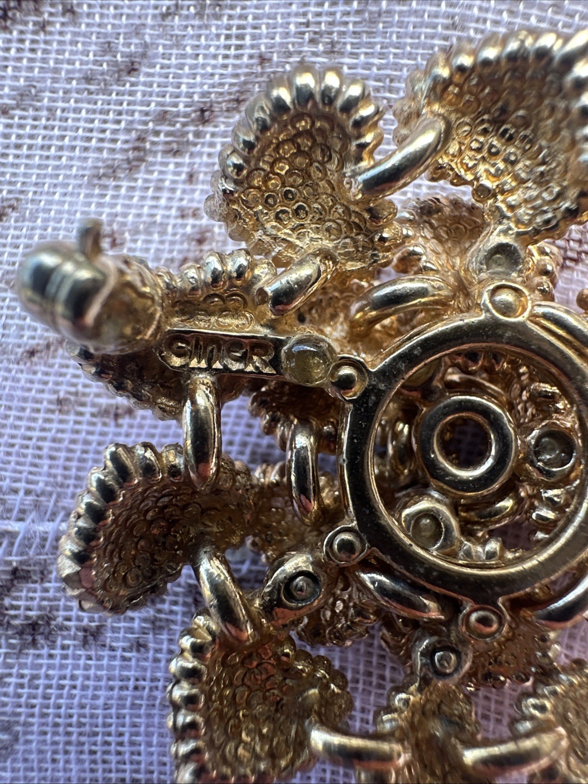 VTG Ciner Signed Rhinestone Hearts Brooch Pin Gold Tone Bling!