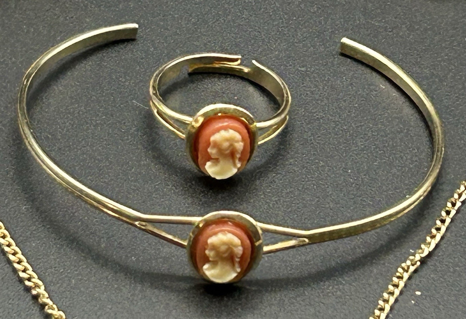 VTG Gold Tone Oval Cameo Jewelry Set Necklace Bracelet Ring Earrings for Child