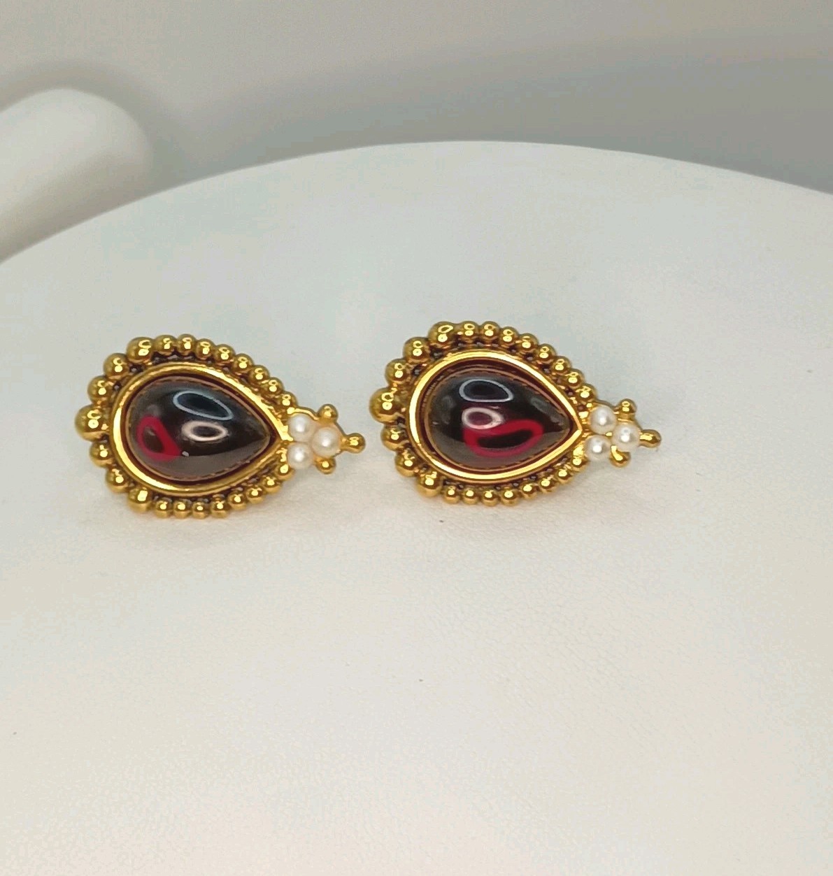 Vintage Napier Stud Earrings Gripoix Glass Cabochon Merlot Teardrop Pearl 1.25″