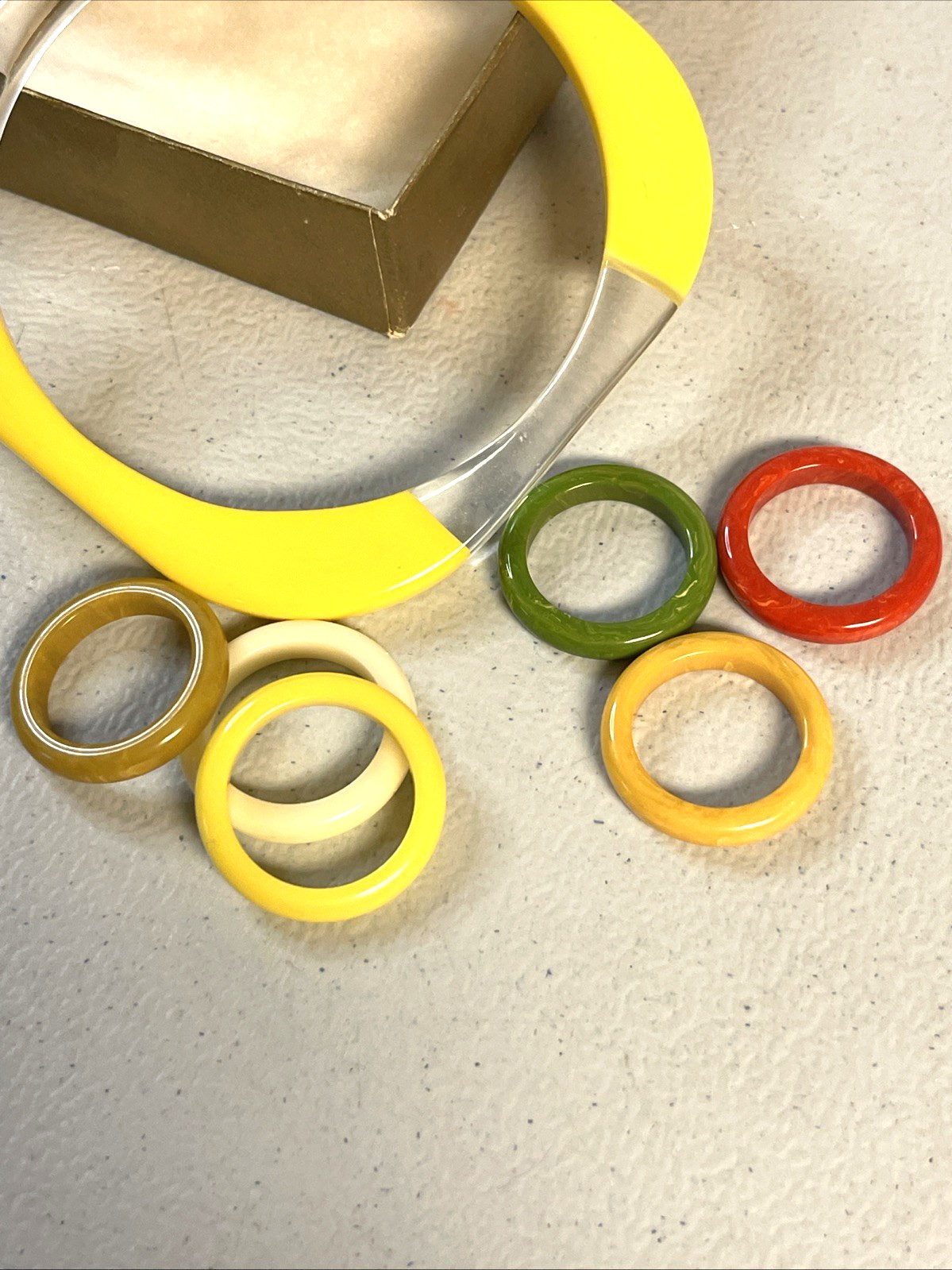 Plastic Lucite Bangle Bracelet Yellow Clear Laminate Mod Retro Spring 6 Rings