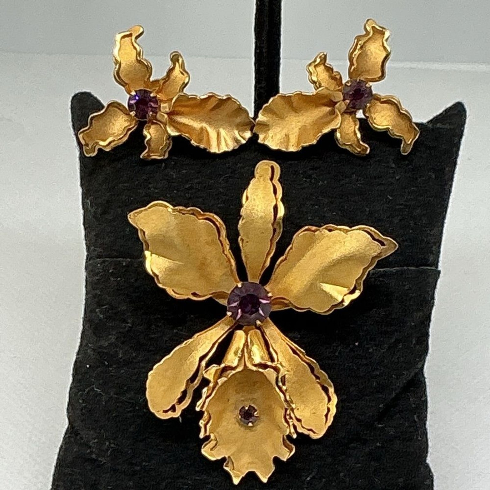 Vintage Bugbee & Niles Gold Tone Purple Rhinestone Orchid Brooch & Earring Set