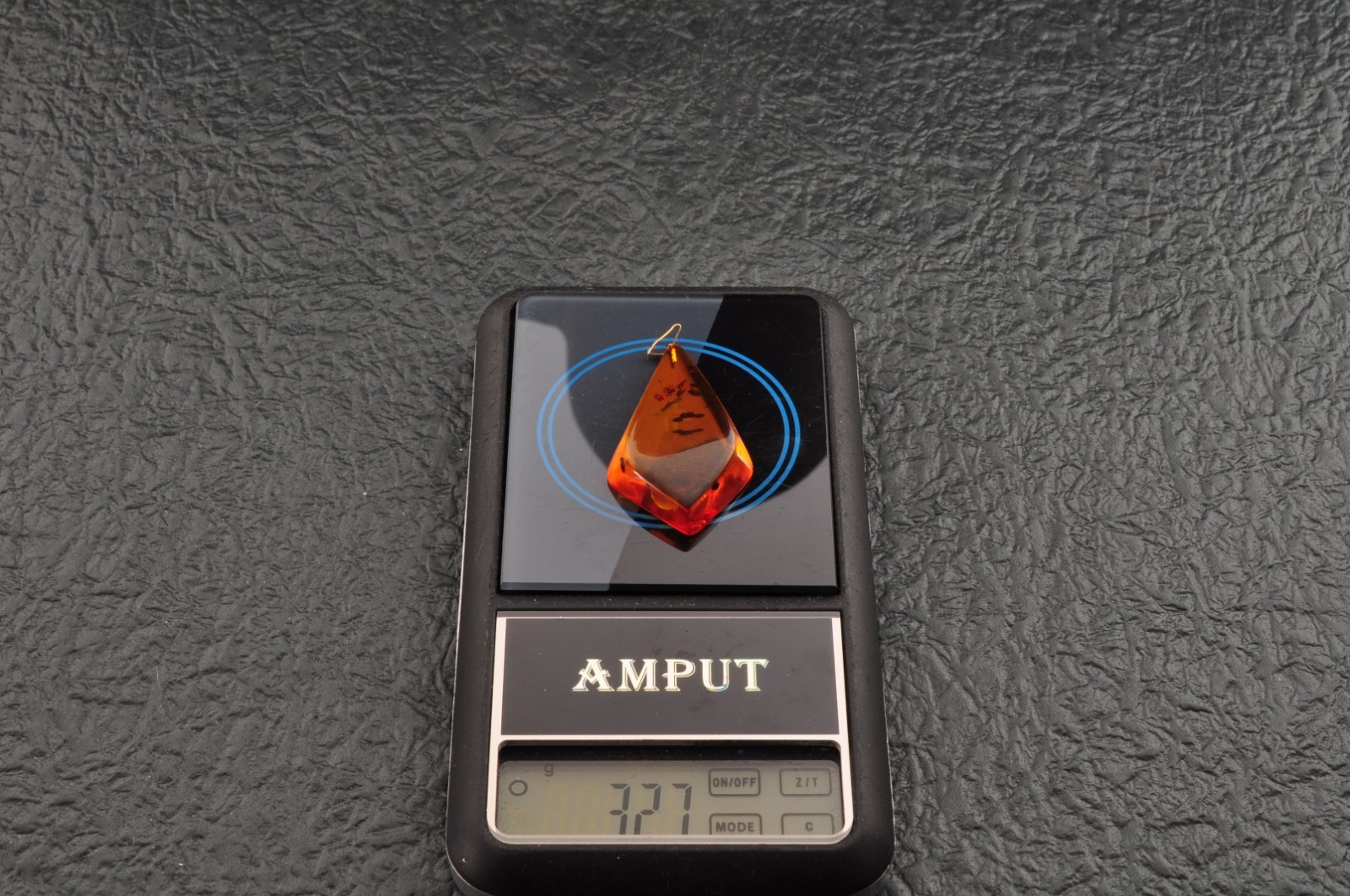 18k gold clasp “KUJI” Amber Pendant top Spindle shape (39mm (1.53in) 16.25ct).