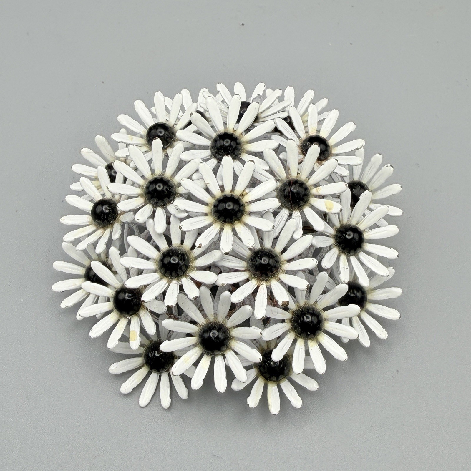 VTG Flower Brooch White Black Enamel Daisy Bouquet Jewelry Dimensional 60s