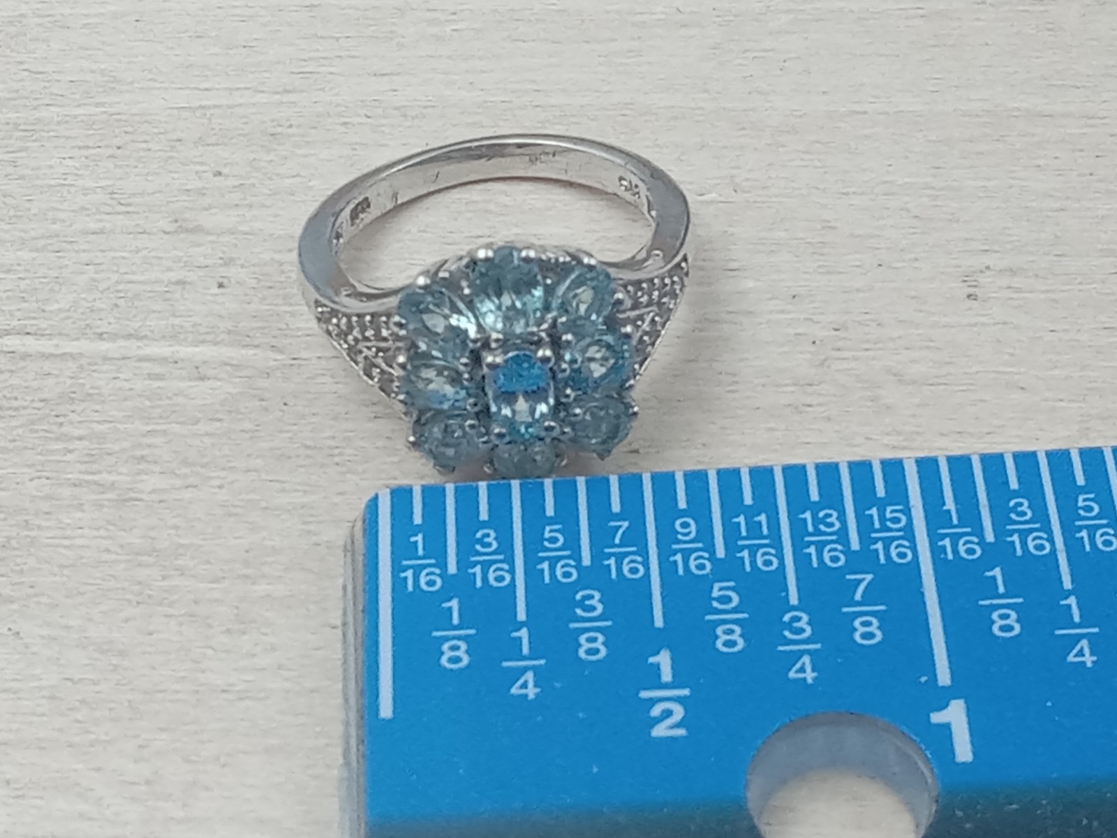 Fabulous Sterling Silver Ring w. 9 Blue Topaz & Clear Accent Stones: Size 6