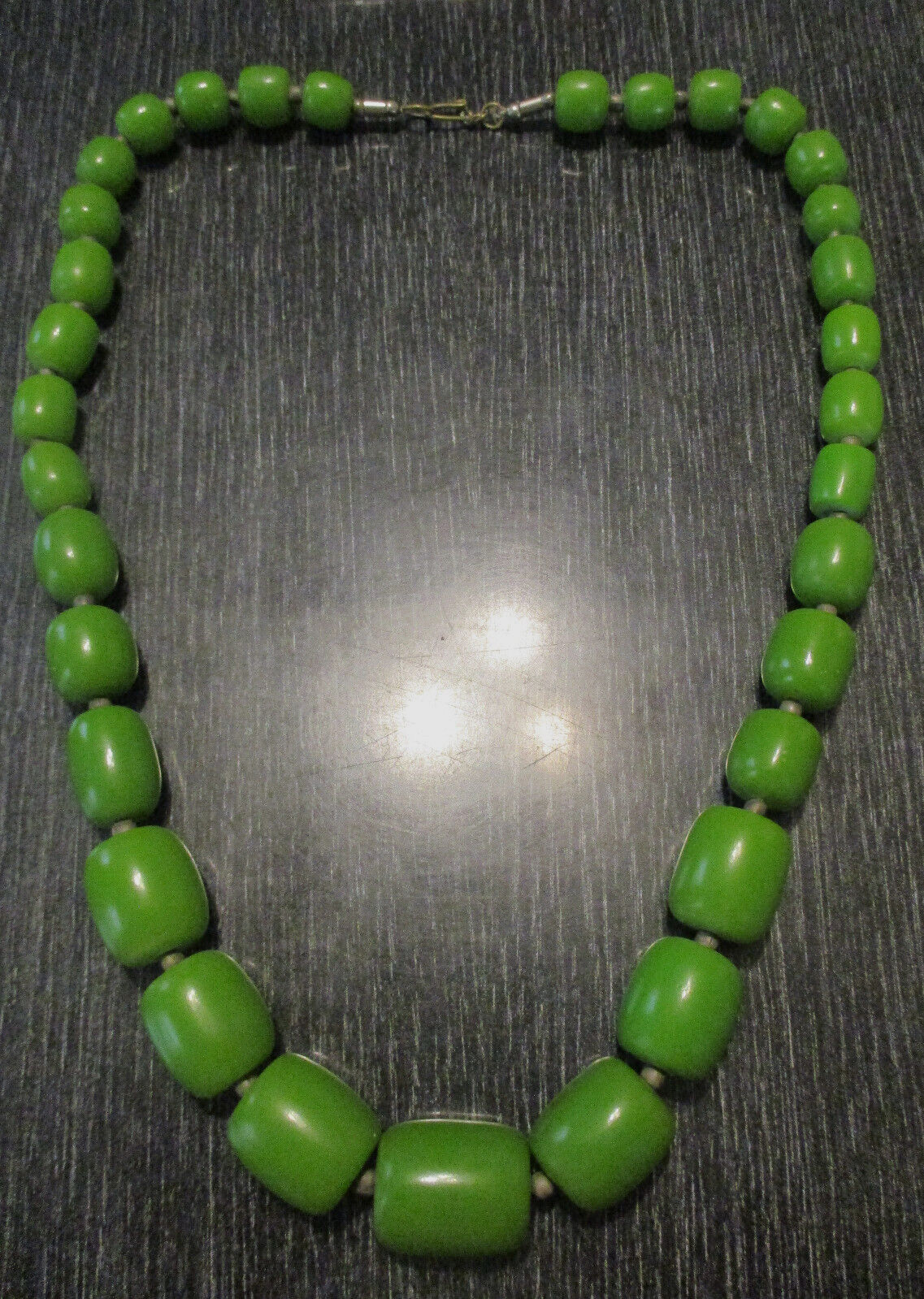 Vtg Chunky Green Apple Graduated Barrel Hand Crafted Hard Plastic Bead Necklace
