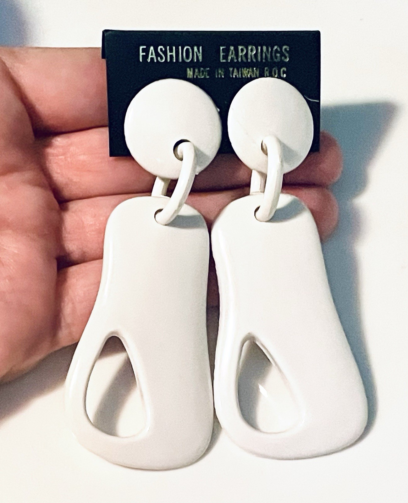 80s Does 60s Vintage Modernist White Earrings MCM Plastic Dangle NOS Taiwan ROC