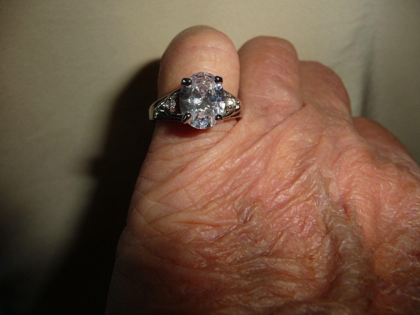 FAUX OVAL DIAMOND SILVER TONE ENGAGMENT Sz 5 3/4 RING #19/19