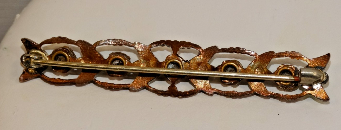 C40 VINTAGE RHINESTONE ENAMEL METAL BAR BROOCH CLEAR STONES WIRE FRAME UNSIGNED