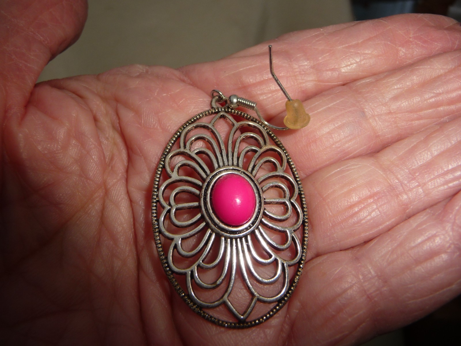 1 3/4″L SILVER TONE OPEN CUT FILIGREE PINK CENTER STONE PIERCED EARRINGS #31/19
