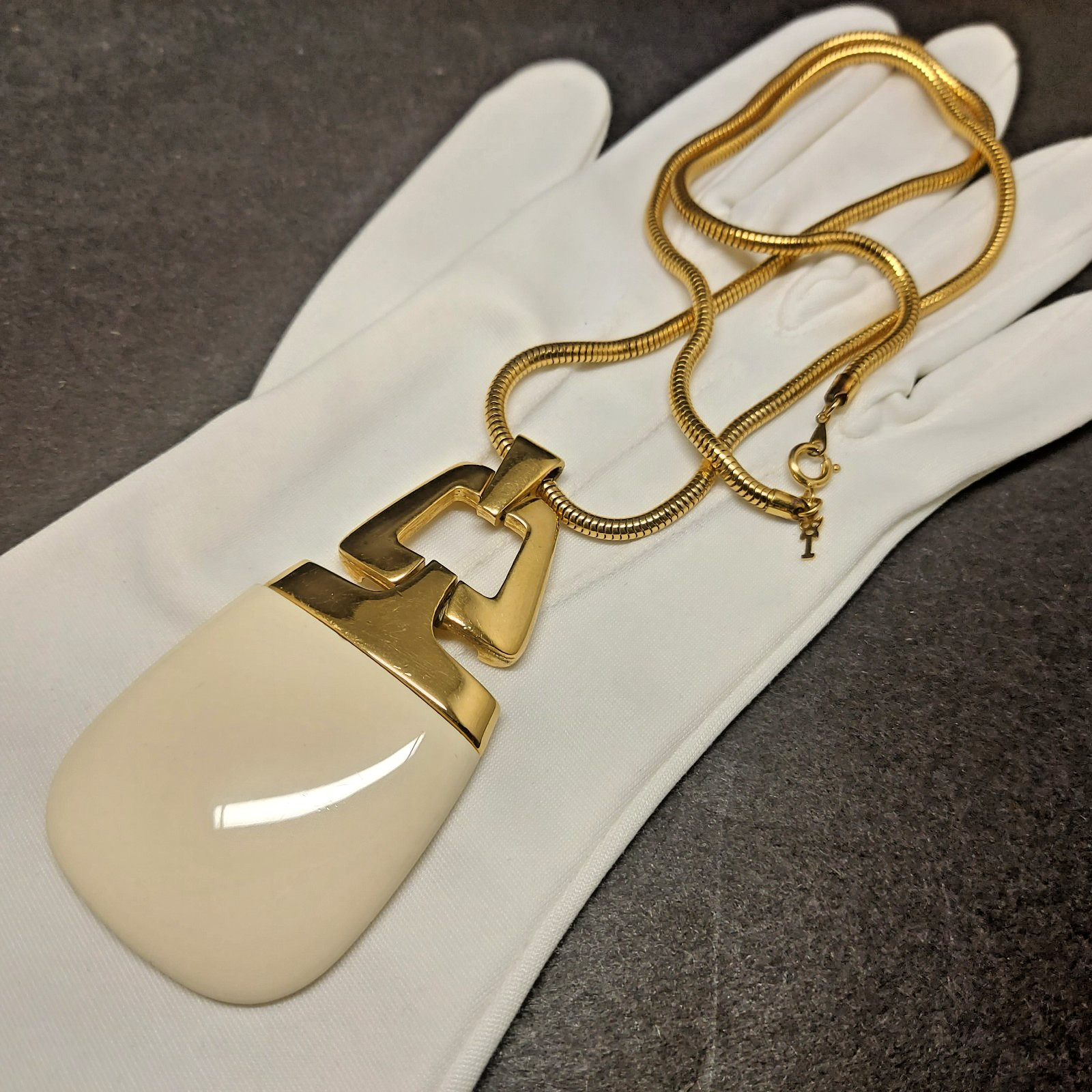 Crown Trifari Ivory Cream Lucite Gold Tone Pendant Necklace Vintage Signed