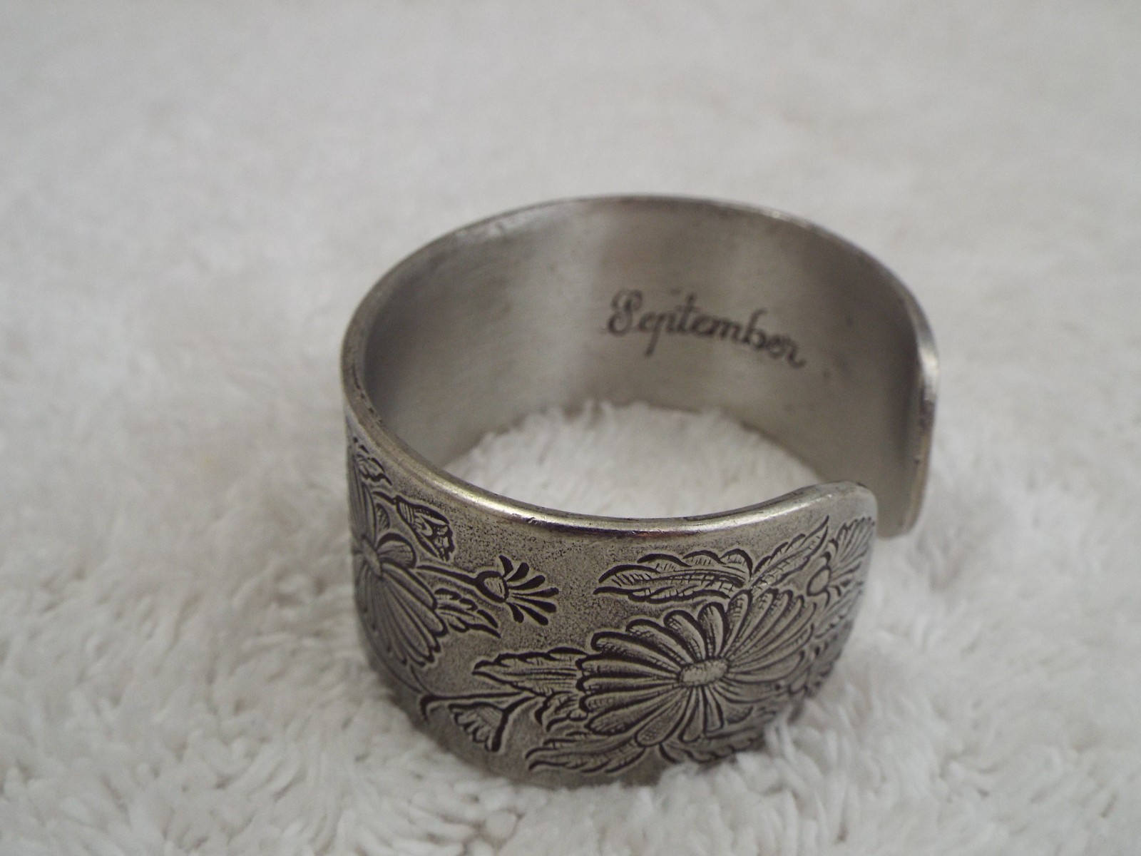 SALISBURY PEWTER September Flower Cuff Bracelet (J33)