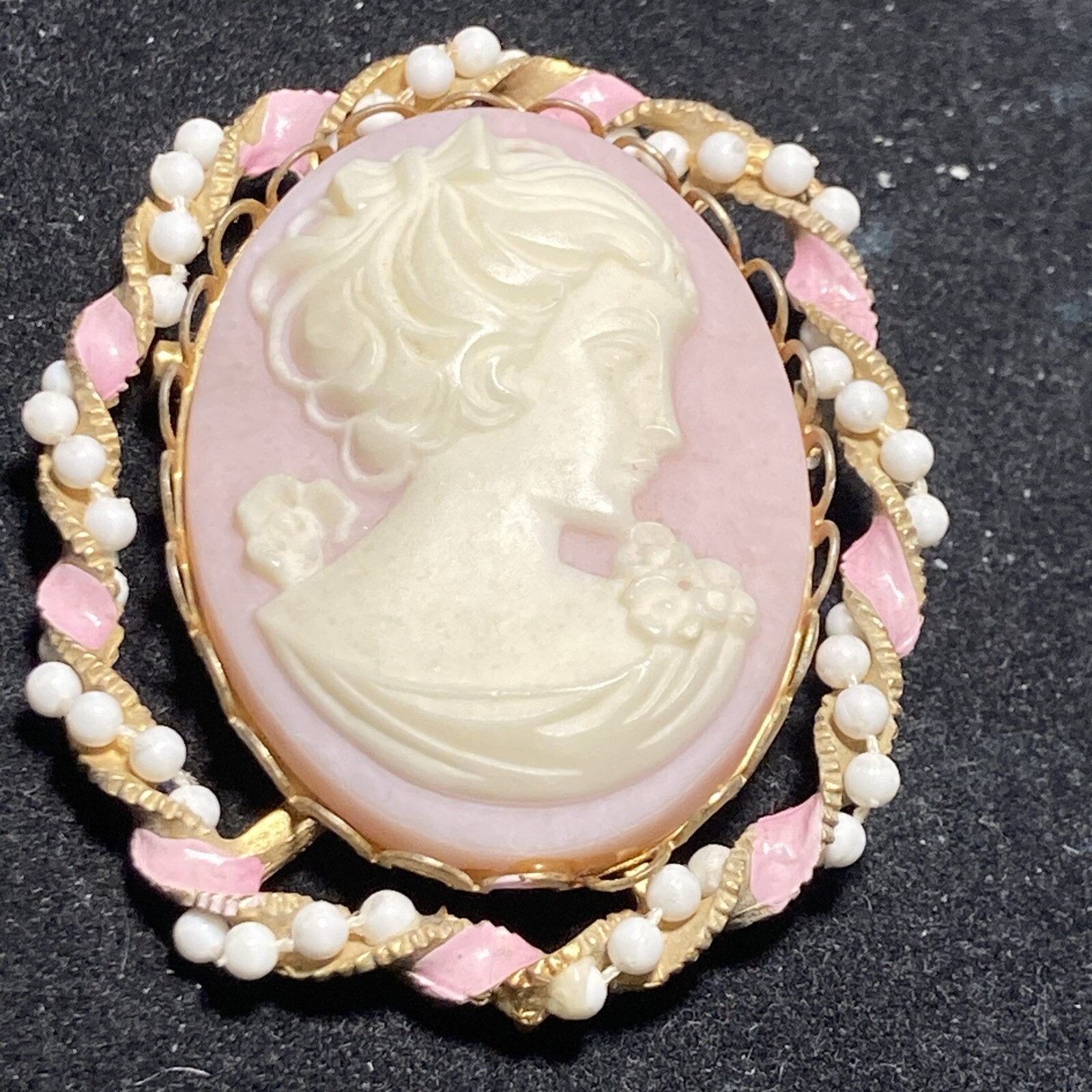 Pink ivory gold CAMEO lg BROOCH tests 12k Gold plate 2.09″ twisted metal faux