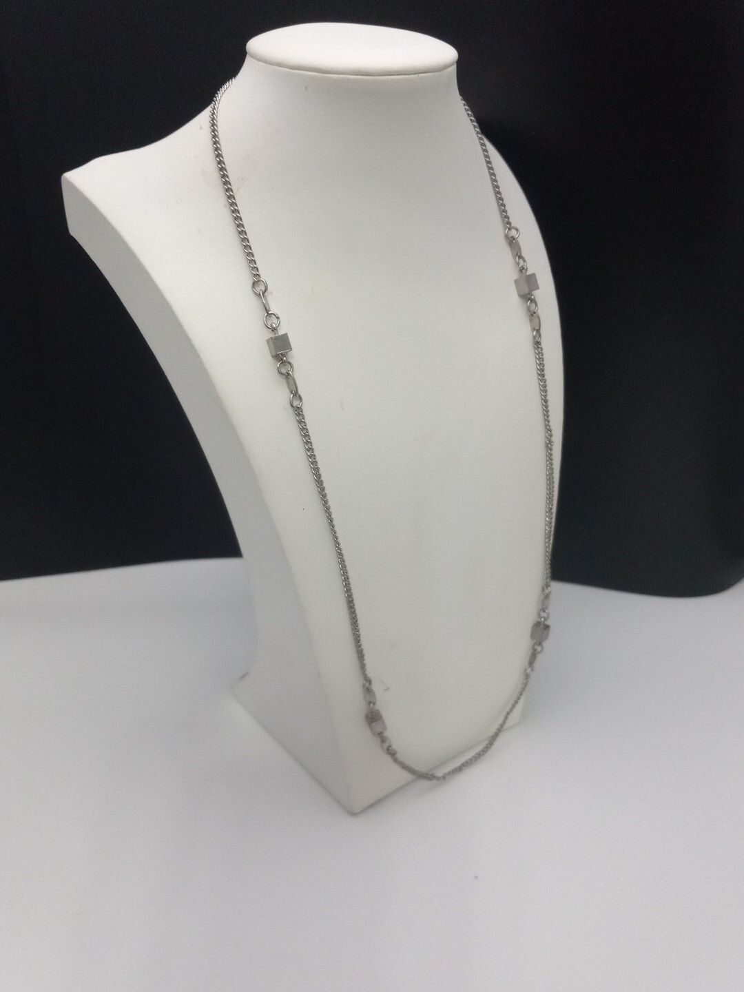 Celebrity New York 23.5 Inch Silver Tone Cube Stations Vintage Chain Necklace