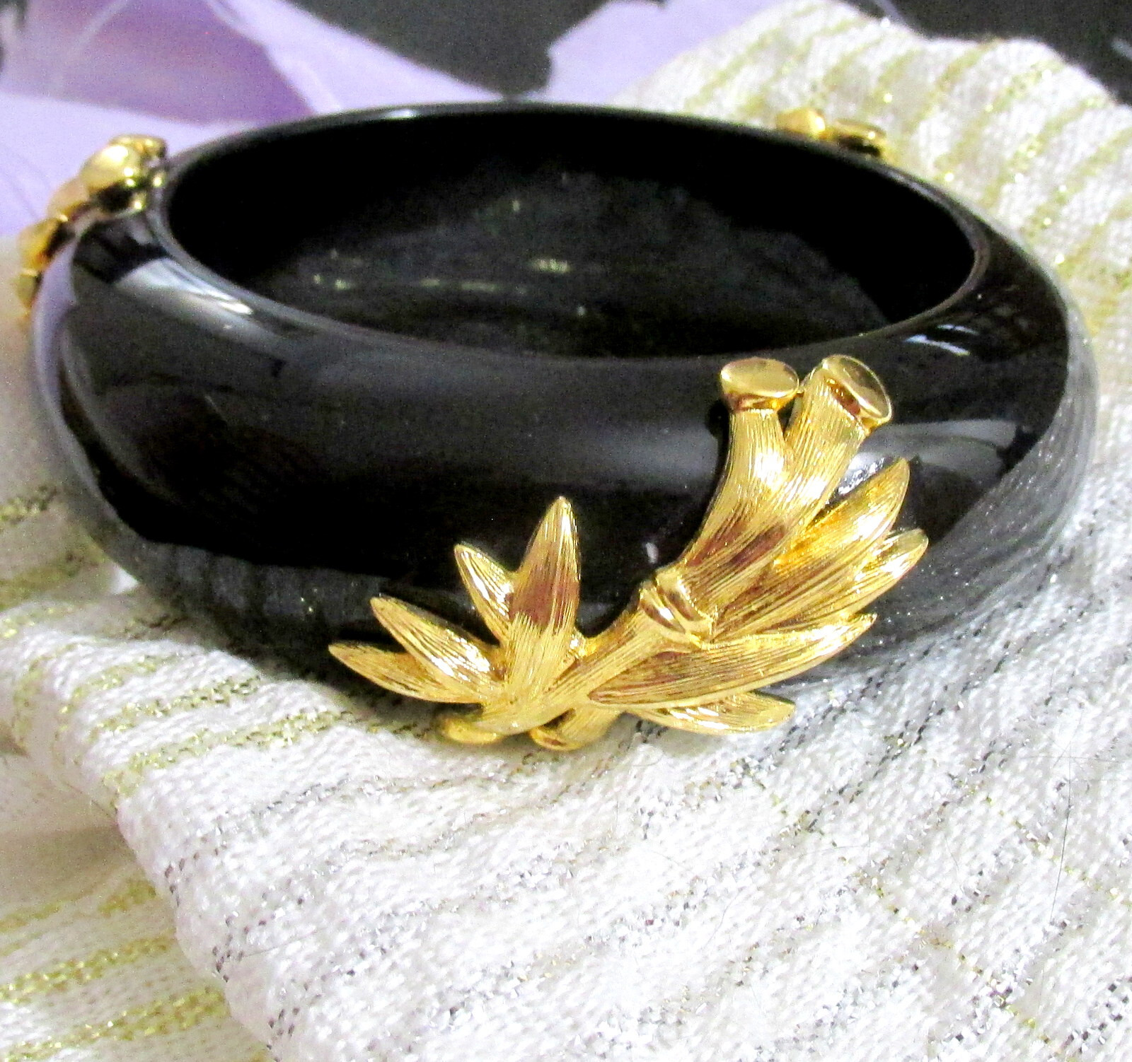 VTG RARE RUNWAY MONET BLACK LUCITE GILT BAMBOO LEAF SOLID WIDE BRACELET BANGLE